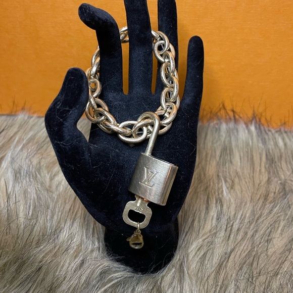 Sale!!! Authentic Louis Vuitton Lock and Key #317 - Picture 6 of 11